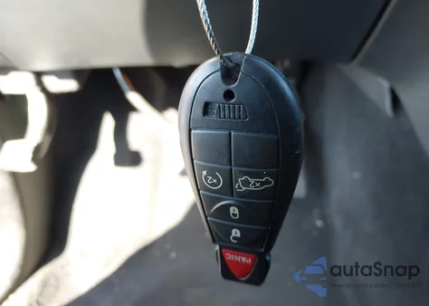 2012 Jeep Grand Cherokee Overland z USA, uszkodzony, nr VIN 1C4RJFCT4CC128399